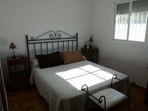 4 slaapkamers, een strijkplank/strijkijzer, wifi, beddengoed