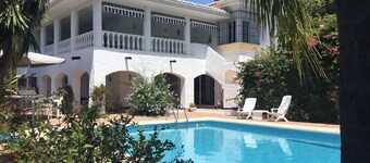 Lovely Andalucian villa in a quiet, green neighborhood