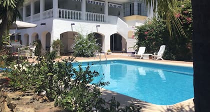 Lovely Andalucian villa in a quiet, green neighborhood