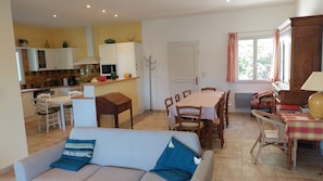 TV, fireplace, table tennis, books - house - 4 rooms - 4/6 persons (Conqueyrac)