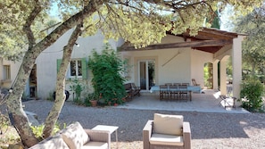 Outdoor dining - house - 4 rooms - 4/6 persons (Conqueyrac)