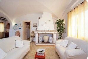 Smart TV, fireplace - Villa with private pool, large lawn, all with sea view. (Orosei)