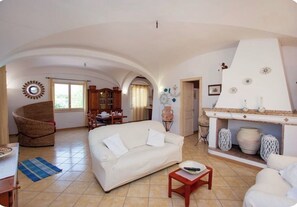 Smart TV, fireplace - Villa with private pool, large lawn, all with sea view. (Orosei)