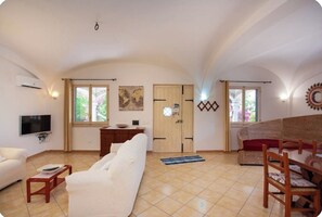 Smart TV, fireplace - Villa with private pool, large lawn, all with sea view. (Orosei)