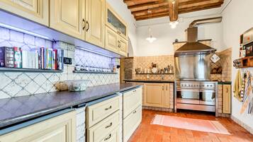 Kühlschrank, Ofen, Herdplatte, Geschirrspüler