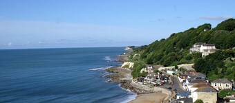 Luxury Three Bed Apartment with Balcony and Seaviews