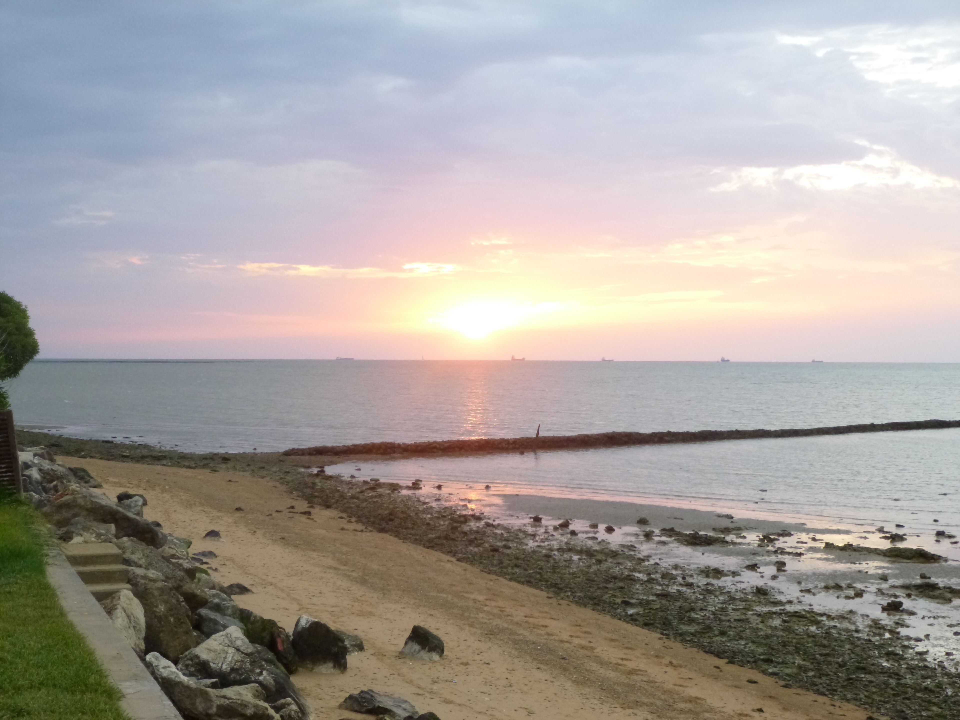 Plage, chaises longues