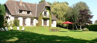 Varengeville sur mer . 8/10 persons Large house with garden