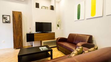 TV, libri, impianto stereo