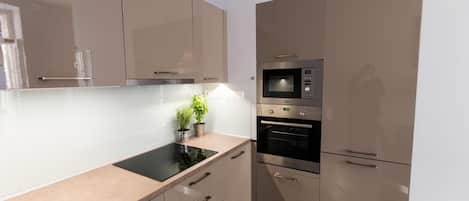 Refrigerador, microondas, horno, placa de cocina