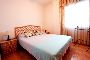 2 dormitoris, planxa i posts de planxar, wifi i roba de llit 