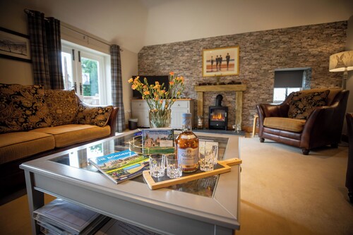 The Old Smithy Converted Blacksmiths - Sleeps 7  and pet friendly (upto 2 dogs)