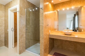 Shower, jetted bath, hair dryer, bidet