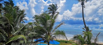 A Spacious Beachfront Villa With A Pool For 8 People In A Prime Location