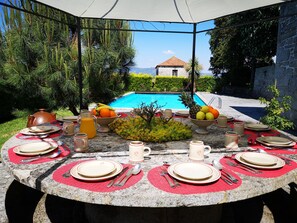 Outdoor dining - Cottage with pool near the beach (Neiva)