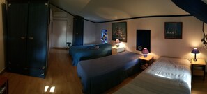 2 Schlafzimmer, Schreibtisch, Bügeleisen/Bügelbrett, Reisekinderbett