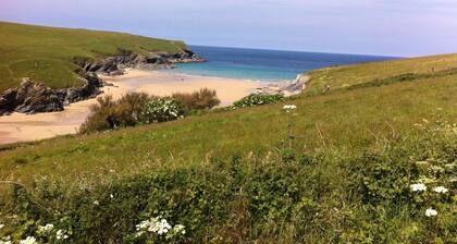 Cubert. Renovated 16th C. cottage Nr Crantock Holywell and Polly Joke beaches