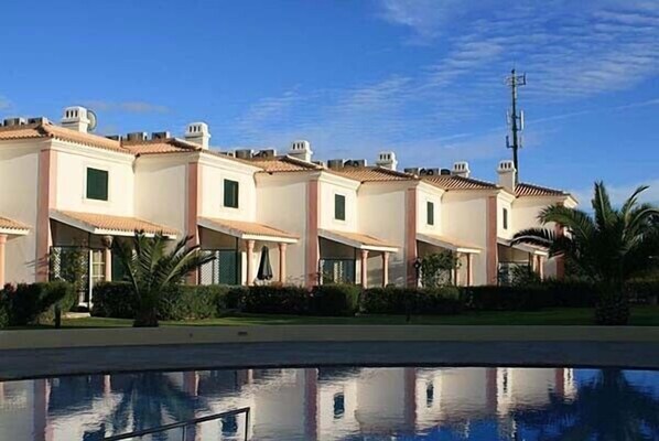 Outdoor pool - Cascais charming villa in exclusive resort (Cascais)