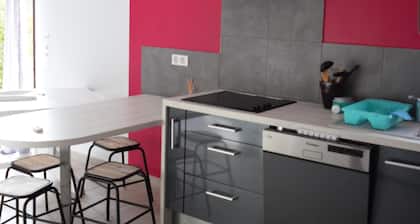 Appartement ds maison avec piscine et grand parc