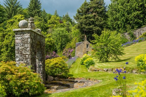Secluded country retreat situated next to a magnificent walled garden at The Yair
