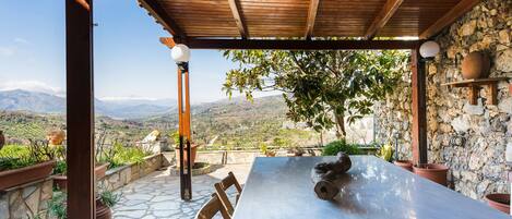 تناول الطعام بالخارج