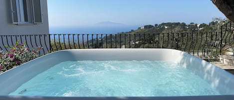 屋外スパ浴槽