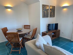 Smart-TV, Bücher, Arbeitsbereiche