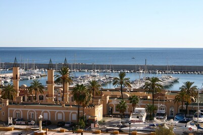 Sunny apartment overlooking the sea and harbour at the centre of Fuengirola