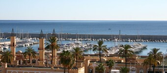 Sunny apartment overlooking the sea and harbour at the centre of Fuengirola