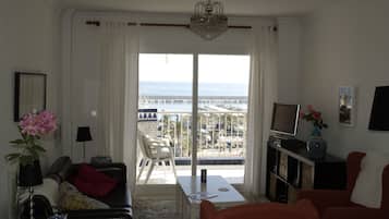 Télévision, lecteur de DVD, livres, médiathÚque