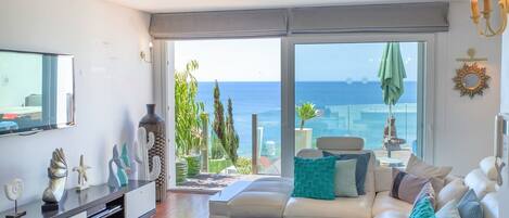 Smart TV, fireplace, video games, DVD player