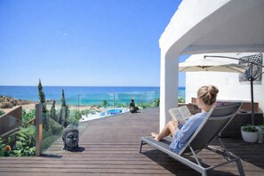 Terrace/patio - Exclusive and luxurious villa in front of the sea in Albufeira, private access  (ALBUFEIRA)