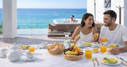 Exclusive and luxurious villa in front of the sea in Albufeira, private access