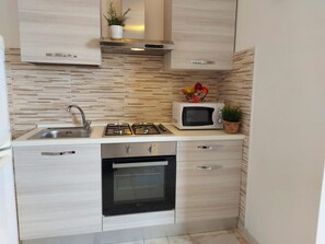 Fridge, microwave, dining tables - Lunch with a breathtaking view! Beachfront apartment in the center of Lido di Pomposa (Comacchio)