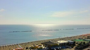 Beach nearby - Lunch with a breathtaking view! Beachfront apartment in the center of Lido di Pomposa (Comacchio)