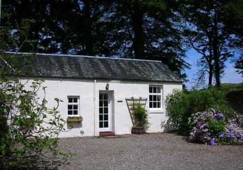 Clematis is a spacious, 2-person cottage with lovely outside sitting area. 