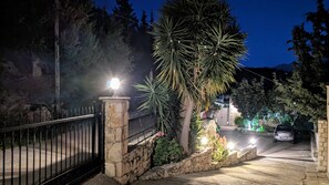 Property grounds - Discover Villa Koumos in Gavalochori, Crete: Luxury, Views, and Relaxation! (Gavalochori)