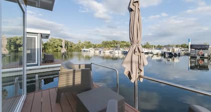 Private island: rest on the water near the bustling center of Maastricht