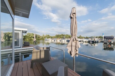 Private island: rest on the water near the bustling center of Maastricht