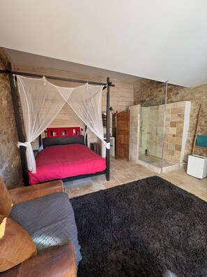 7 habitaciones, tabla de planchar con plancha y cuna de viaje 