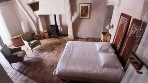 7 bedrooms, iron/ironing board, travel cot, free WiFi