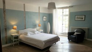 7 bedrooms, iron/ironing board, travel cot, free WiFi