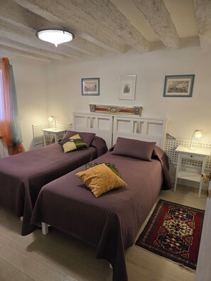 2 chambres, fer et planche à repasser, lit de bébé portatif, Wi-Fi
