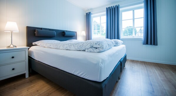 4 bedrooms, iron/ironing board, travel cot, free WiFi