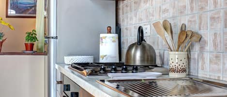 Refrigerador, horno, parrilla de estufa y lavavajillas