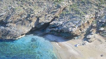 Ranta lähistöllä, rantapyyhkeitä