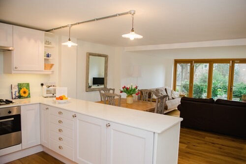 Schöne, luxuriöse Wohnung mit zwei Schlafzimmern, in der Nähe des Stadtzentrums, 