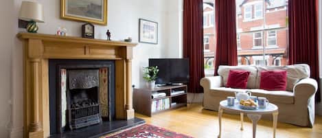 Smart TV, fireplace, DVD player, books