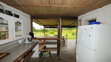 JÀÀkaappi, mikroaaltouuni, uuni, liesi