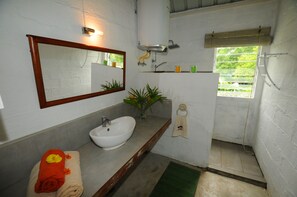 Dusche, Haartrockner, Handtücher
